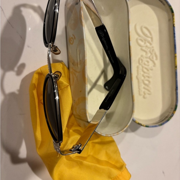 Brighton, Vintage, 90s, Oval black Sunglasses with ornate silver brocade/case - Picture 8 of 8